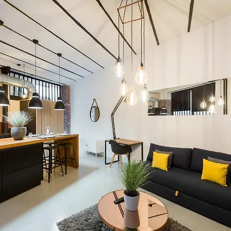 Loft In A Quiet Area Close To The Metro Station