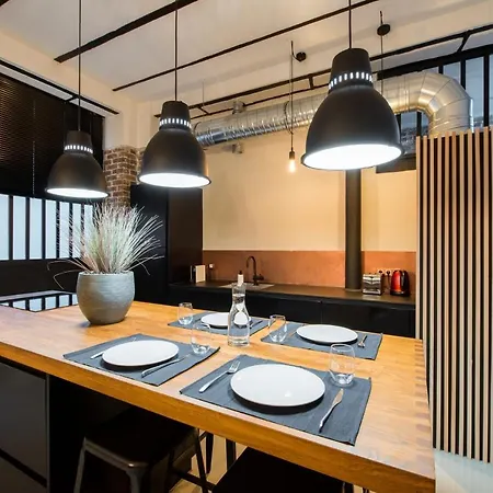 Loft In A Quiet Area Close To The Metro Station *