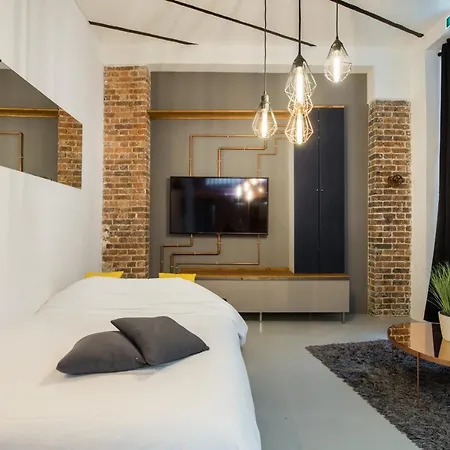 Loft In A Quiet Area Close To The Metro Station